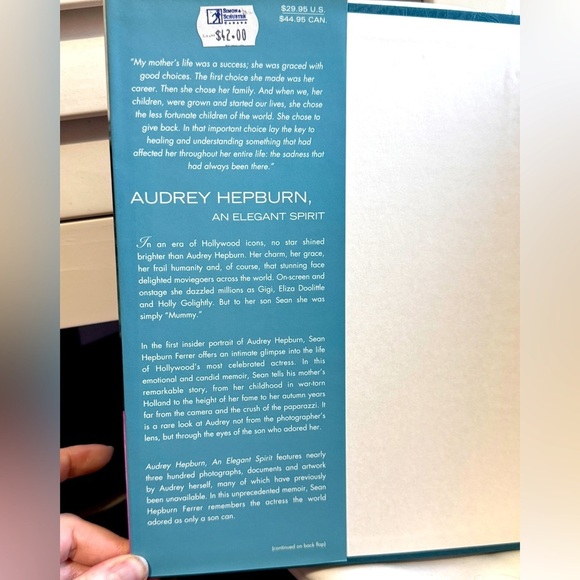 📚Collectors Edition #1003 - Audrey Hepburn, An Elegant Spirit - Hard Cover Book - Picture 6 of 16